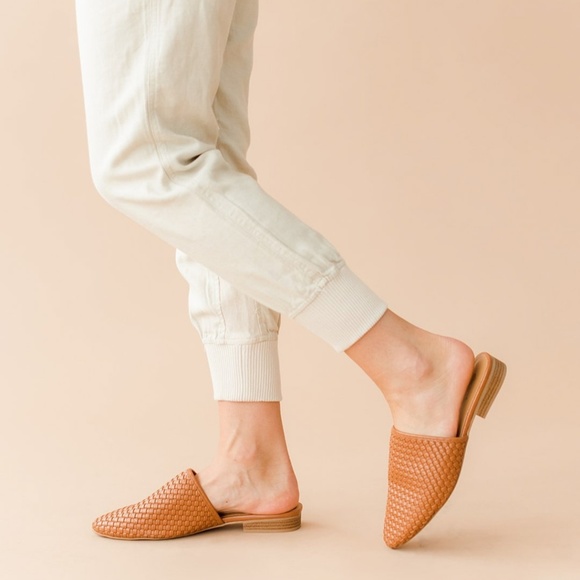 🆕️//The Clementine// Cognac woven Mule/Flats - Picture 3 of 8